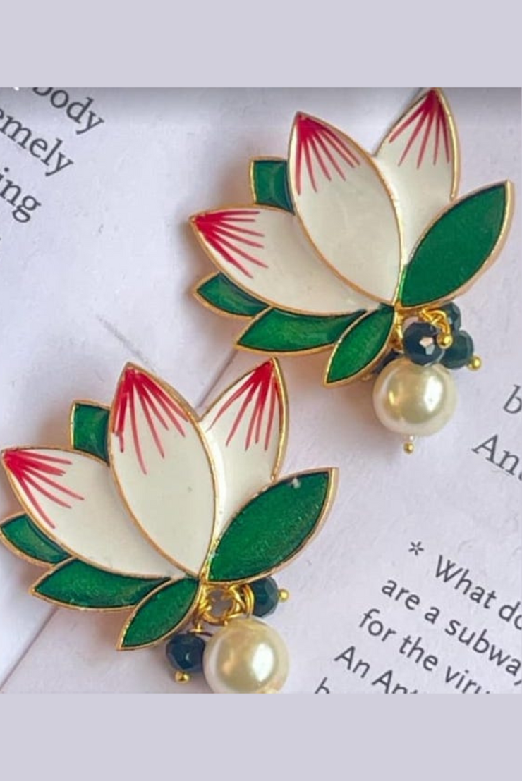 White Lotus (EARRINGS)