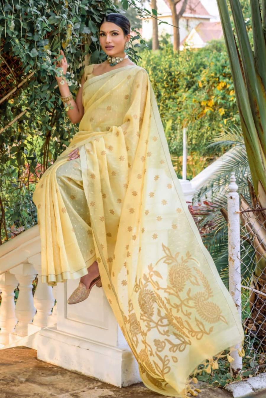 Shop Stylish Synthetic Saree at Unbeatable Prices