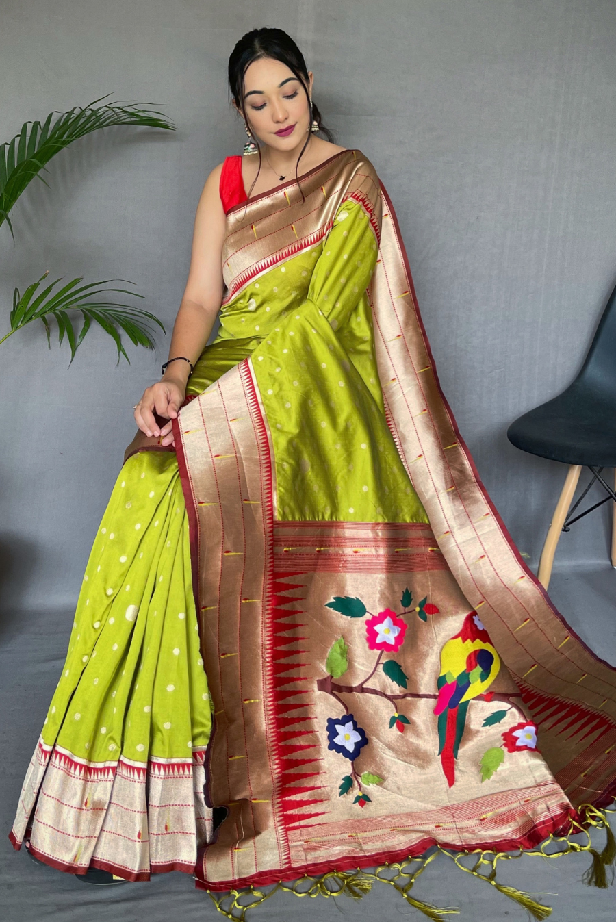 Buy VMI Retail Handmade Pure Silk Handloom Maharani Paithani - Complete  Brocade Work Throughout Saree - Peach Pink With Pink Border Online at Best  Prices in India - JioMart.